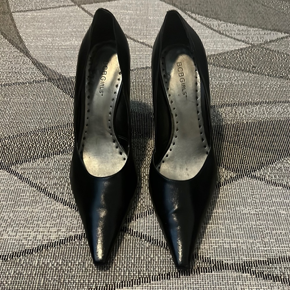 BCBGirls women’s black pointed toe pump